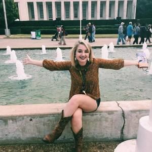 Meet your Posher, Hollie